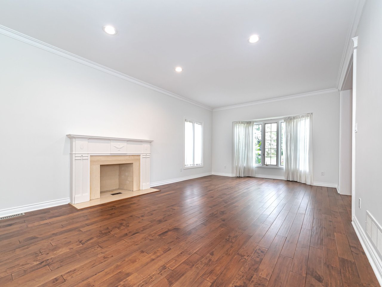 10 Edmund Crescent