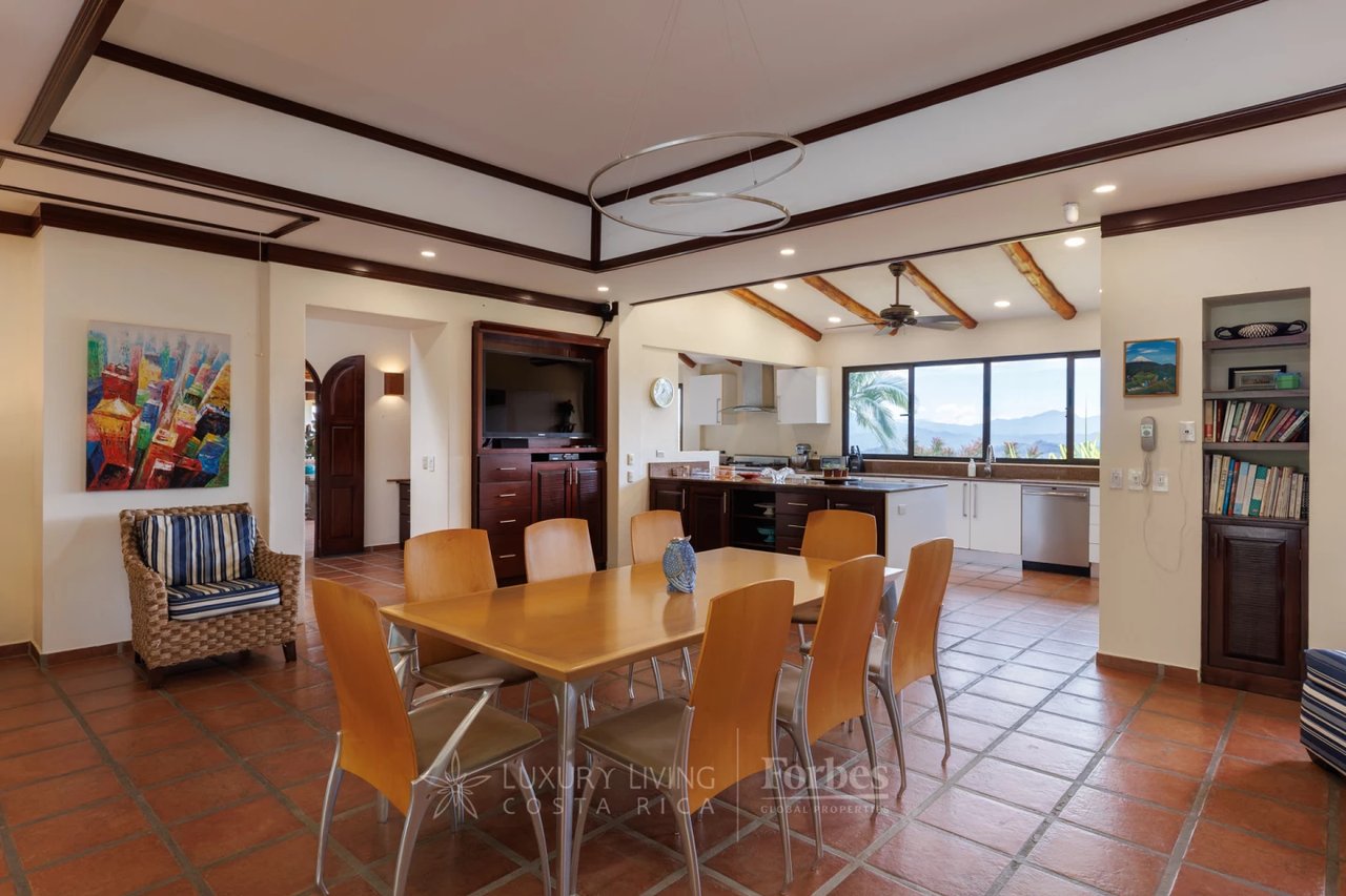 20875 - Villa Plumeria: Atenas, 3.8 Ha with Pool, Coffee Plantation & Views