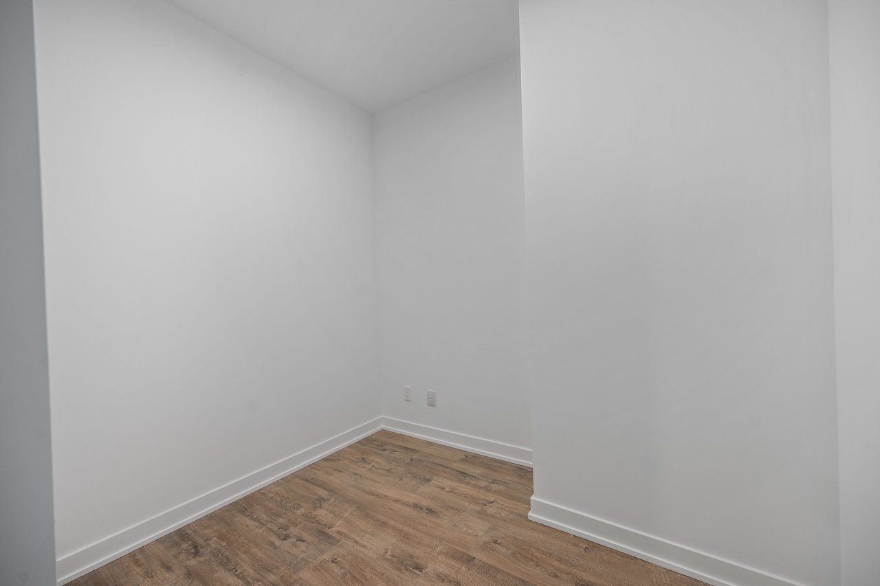 327 King Street W Unit: 302