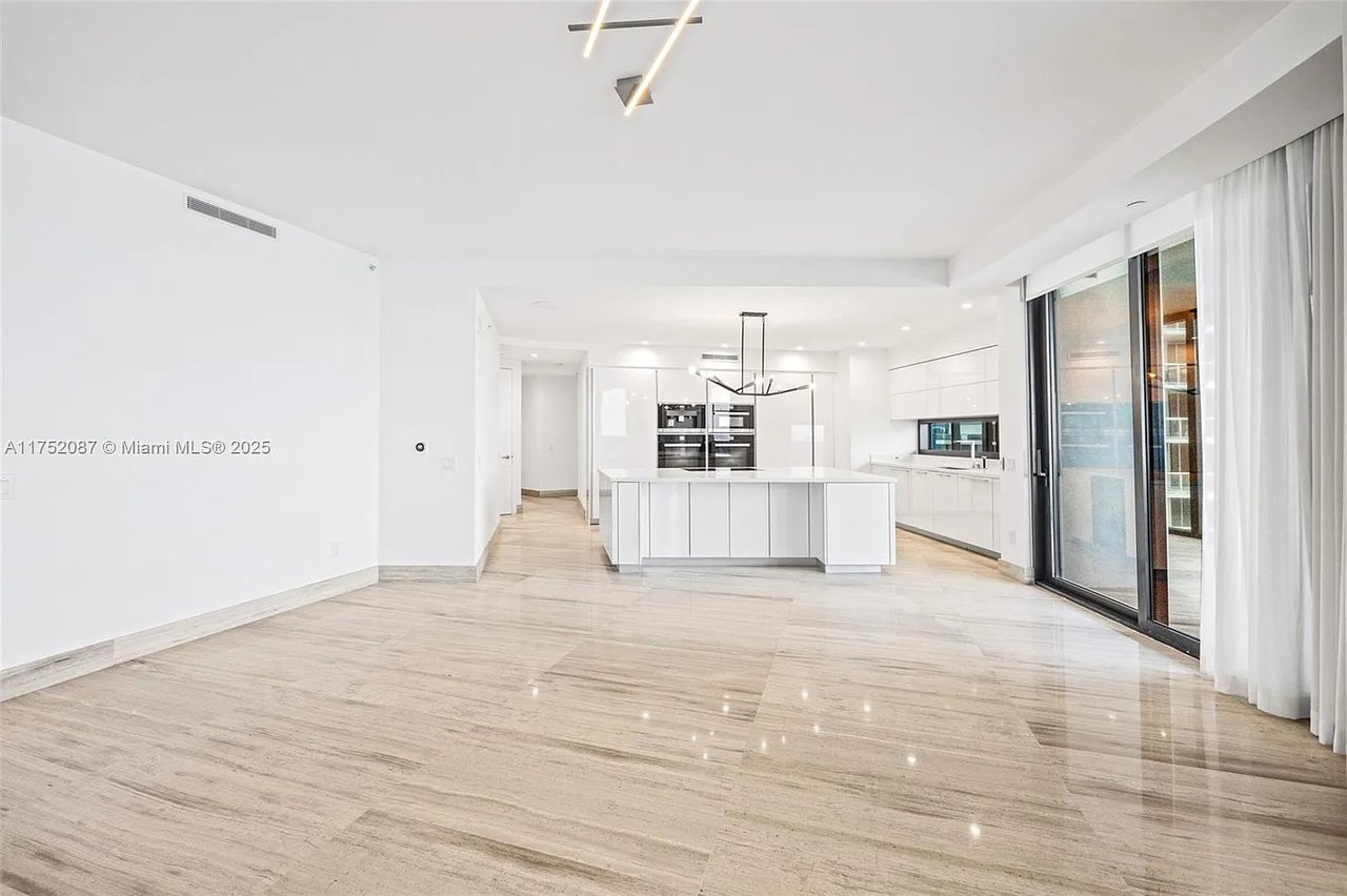18555 Collins Ave APT 2305