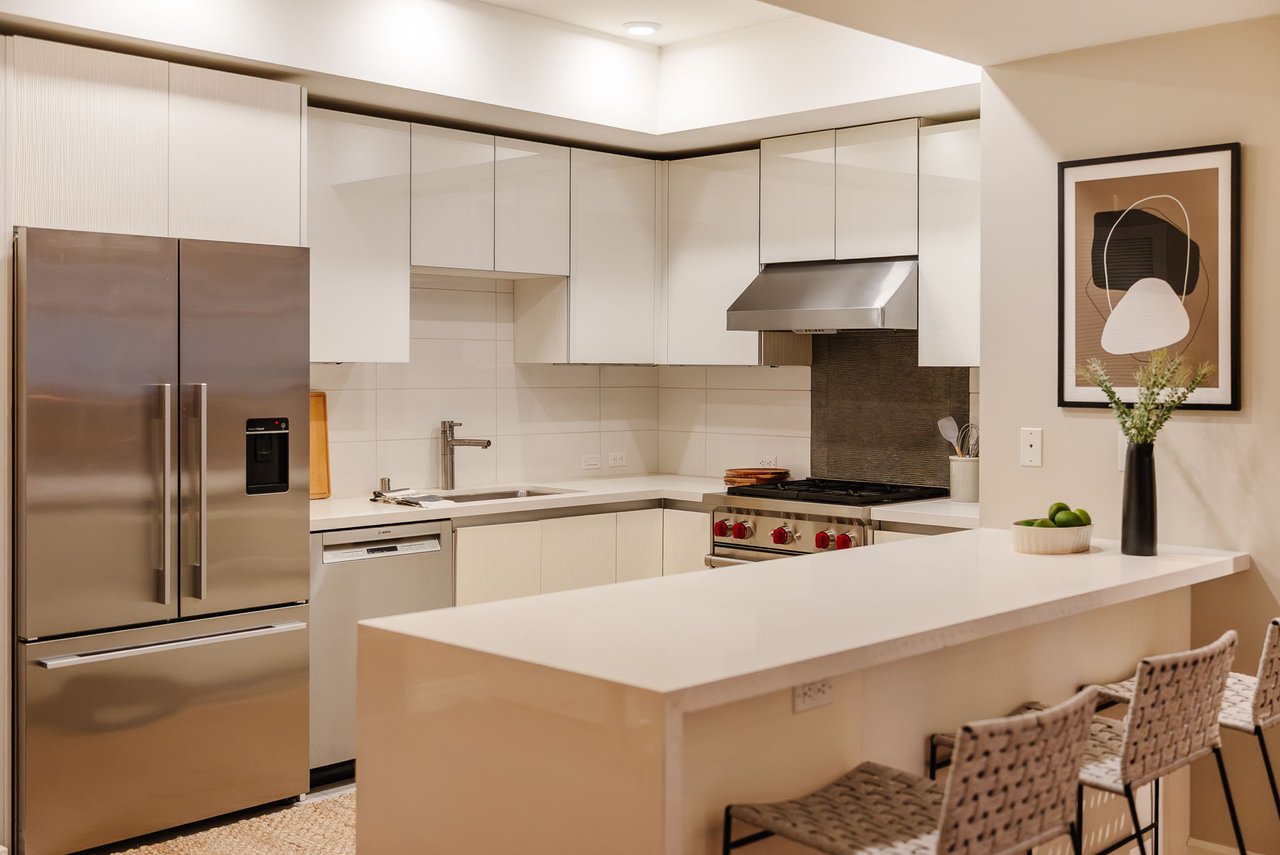 441 S Barrington Ave Unit: 109, Brentwood 