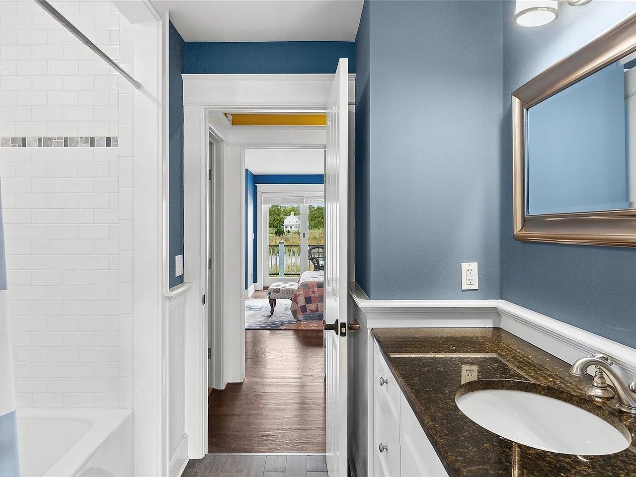 32C Honeysuckle Ln