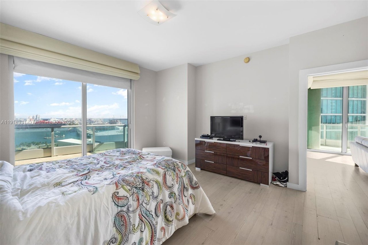 900 Biscayne Bay Condo, Unit 2401