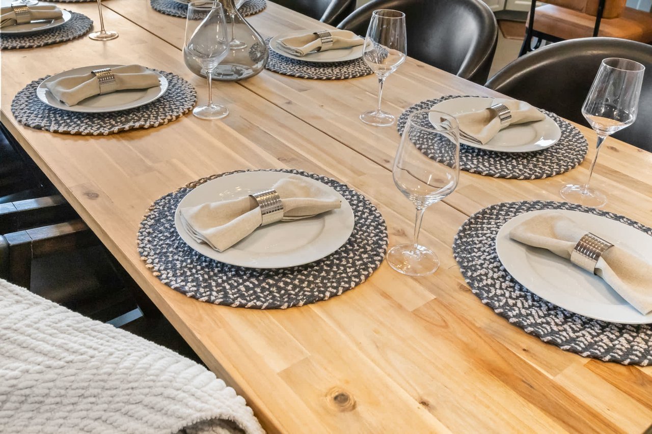 5 Bed, 3 Bath Uptown Sedona-Game Room-Sauna-Cold Plunge-Jacuzzi-Gym