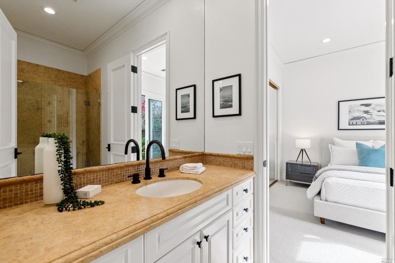 4 Egret Way