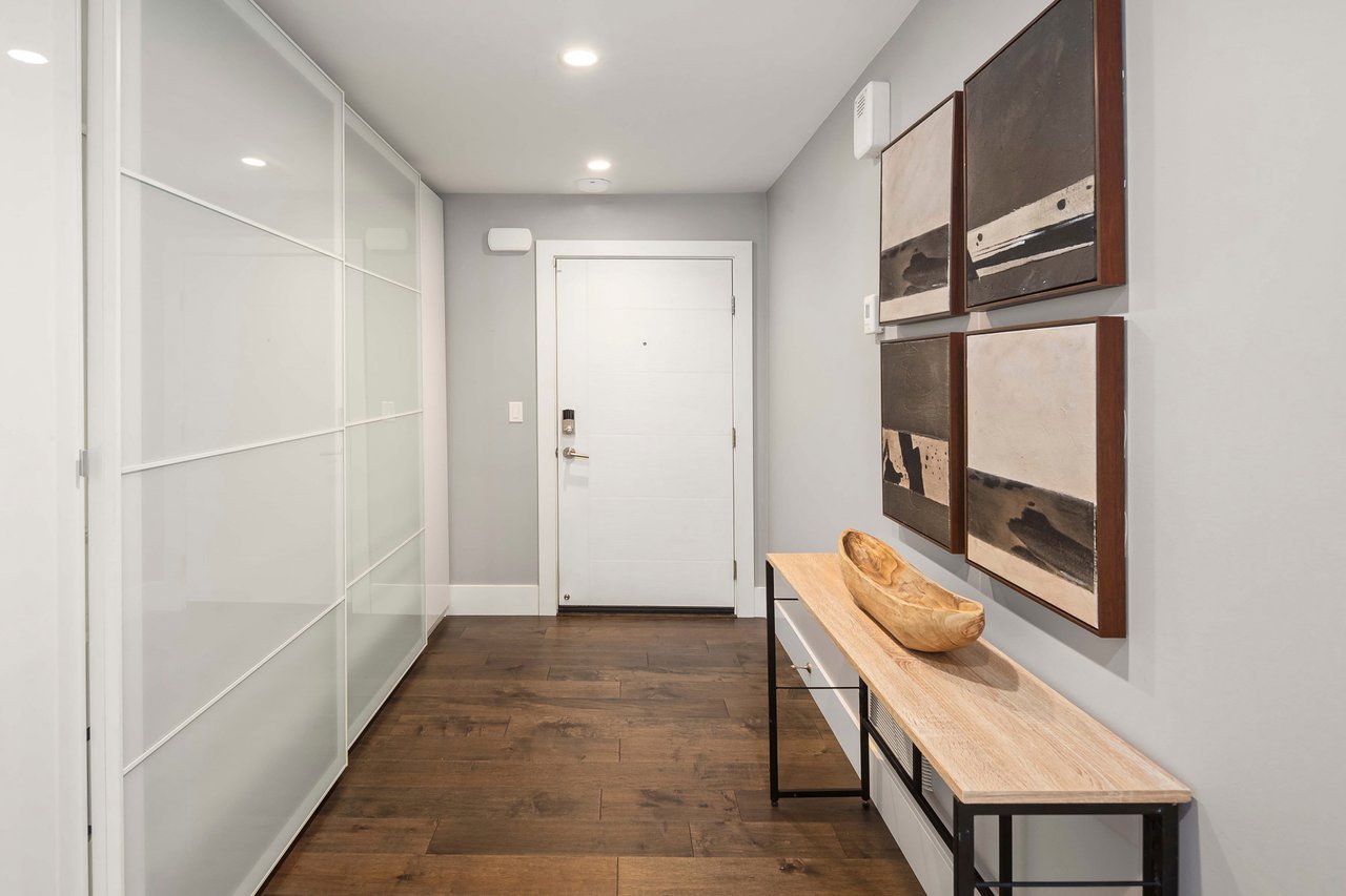 827 Lake Street S Unit: 208