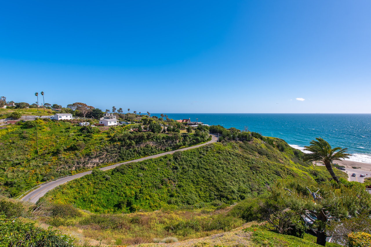 Sensational Bluff Top Malibu Townhome