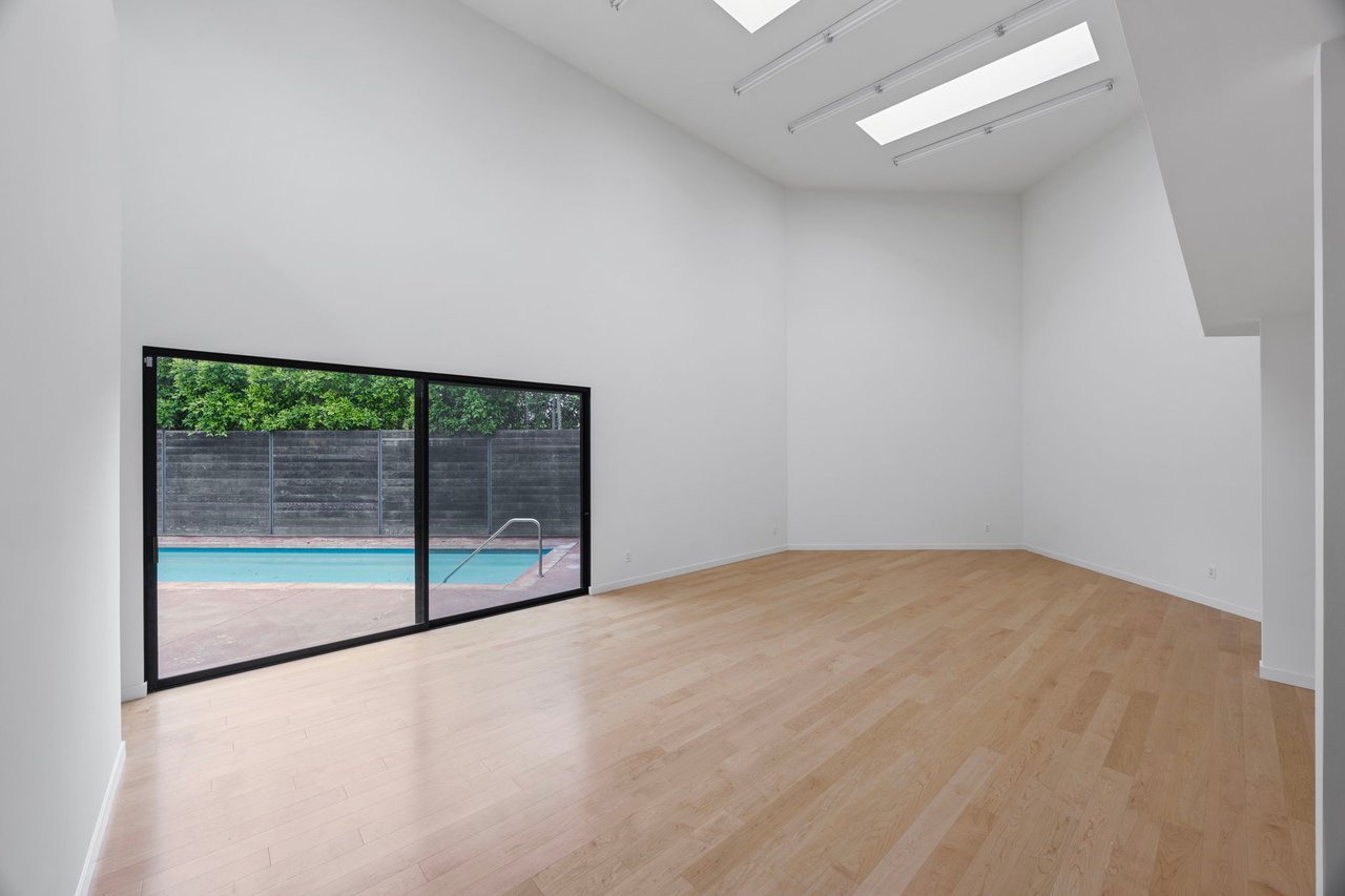 202 S Saltair Ave, Brentwood