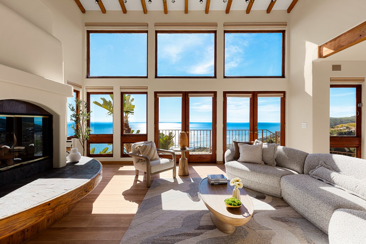 4240 Avenida De La Encinal