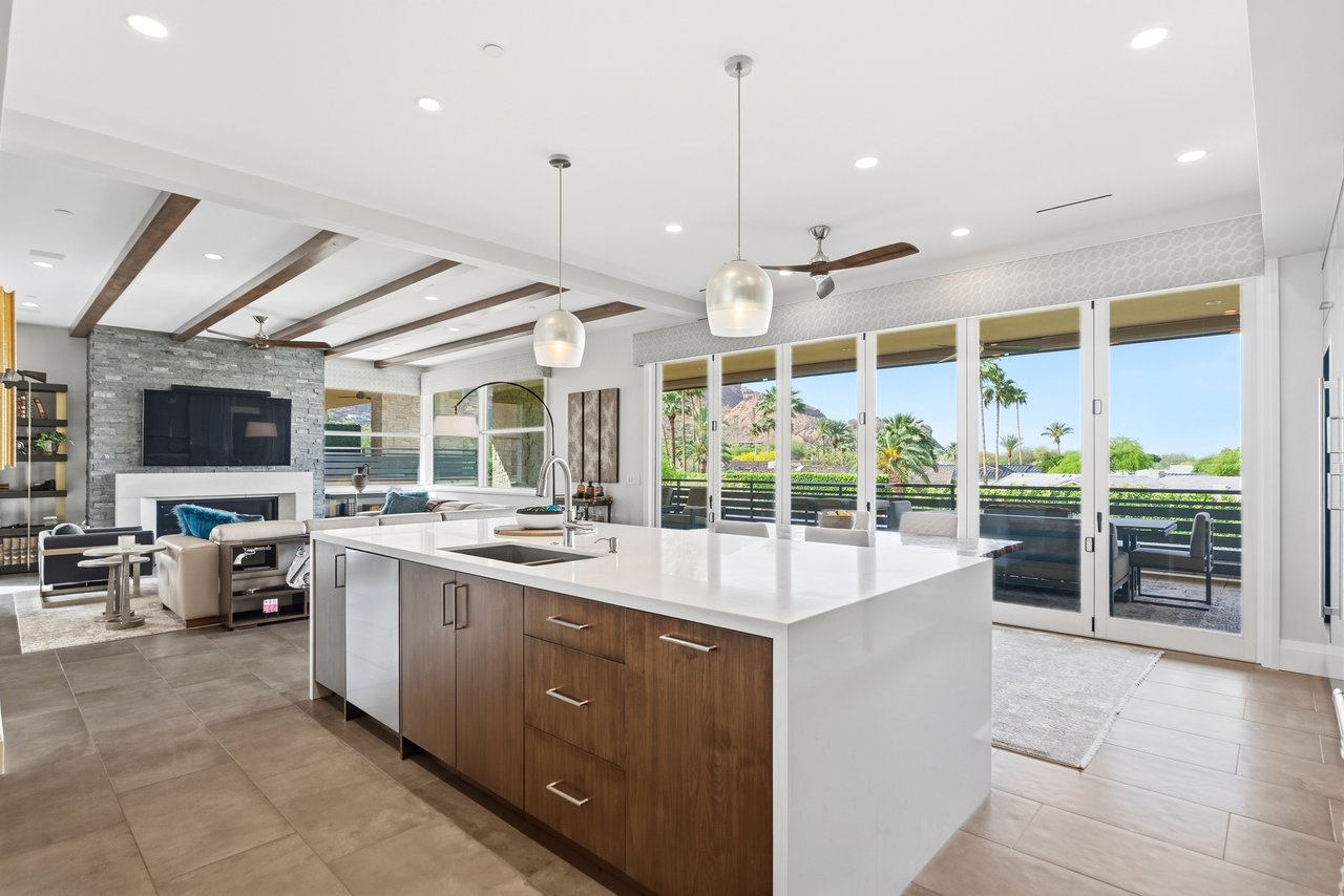 Las Brisas Drive