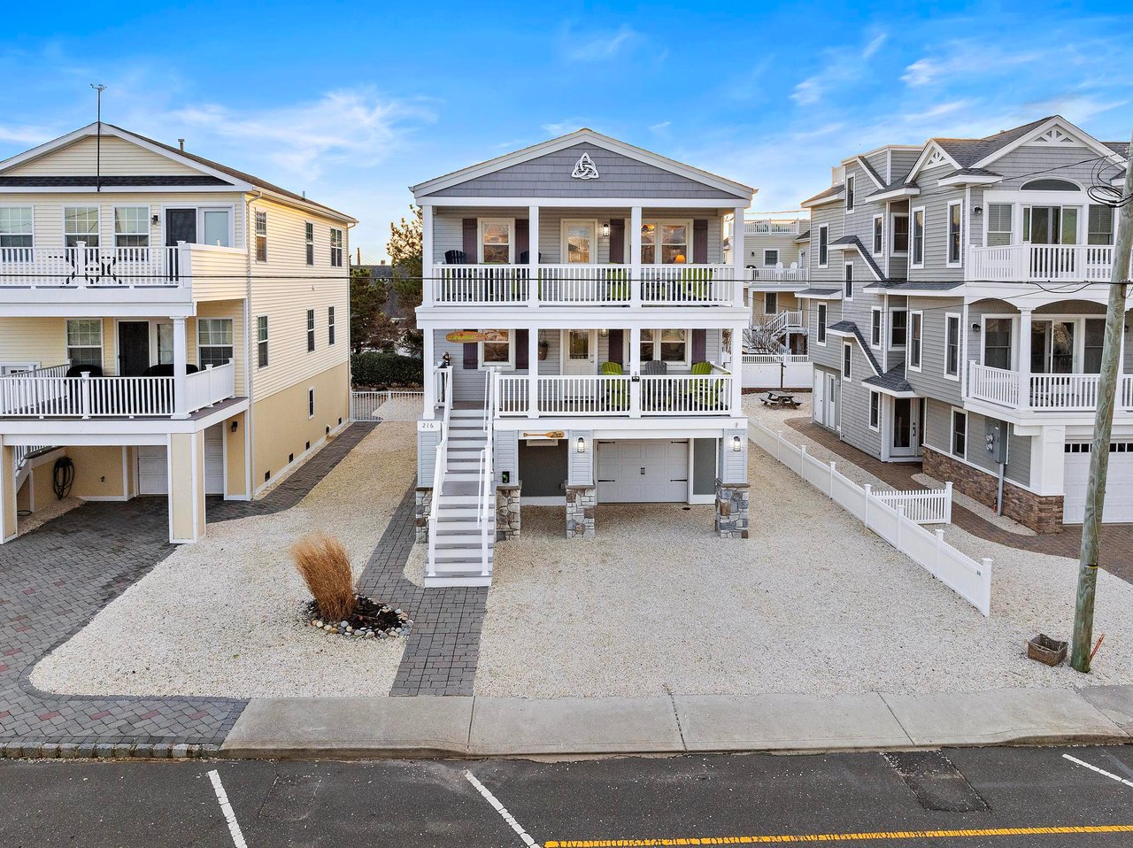 216 Taylor Ave, 1st Floor Unit