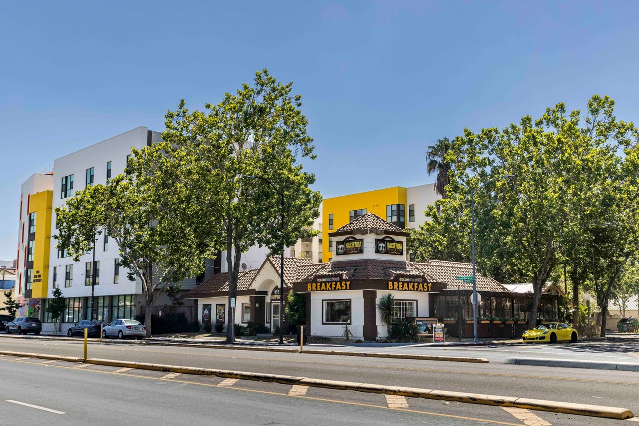 1820 Alum Rock Ave