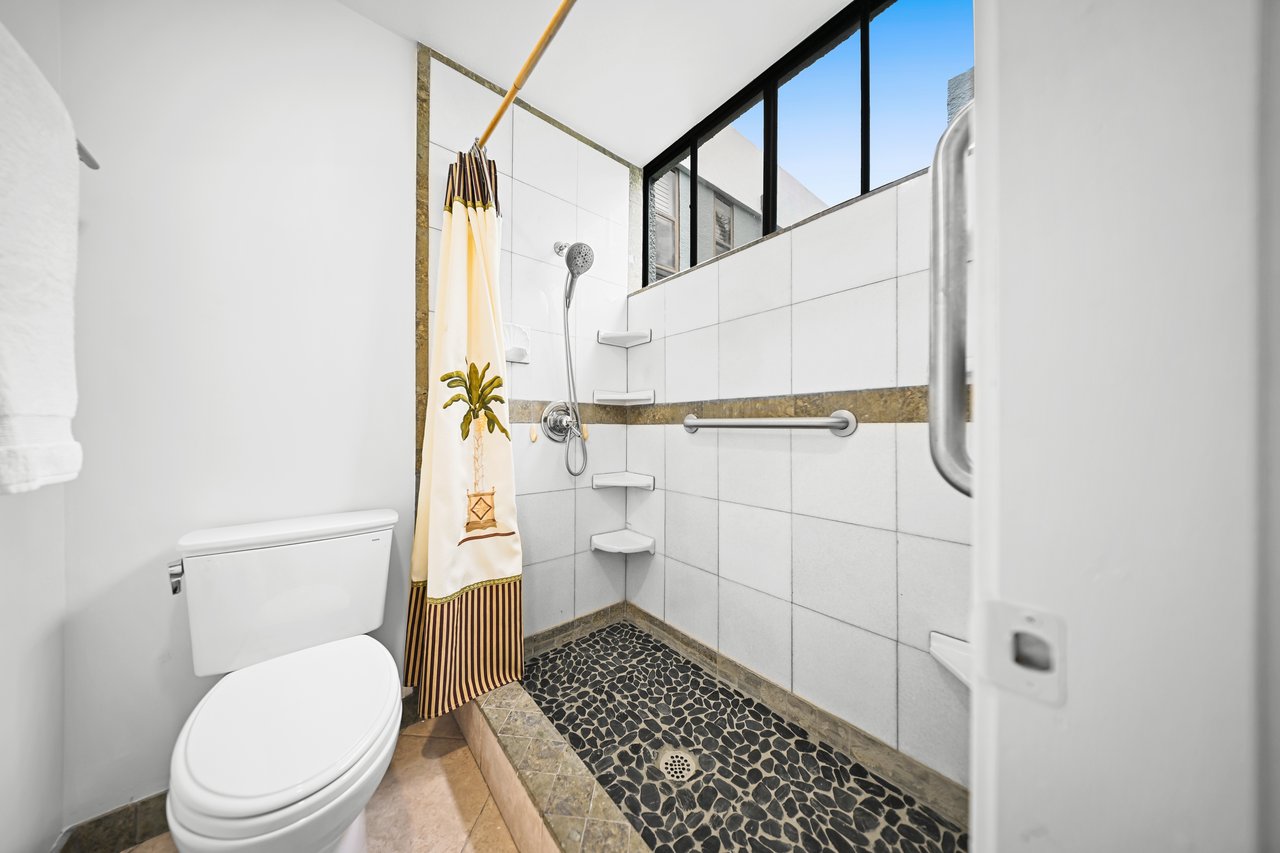 1030 Aoloa Pl Unit #2/302B