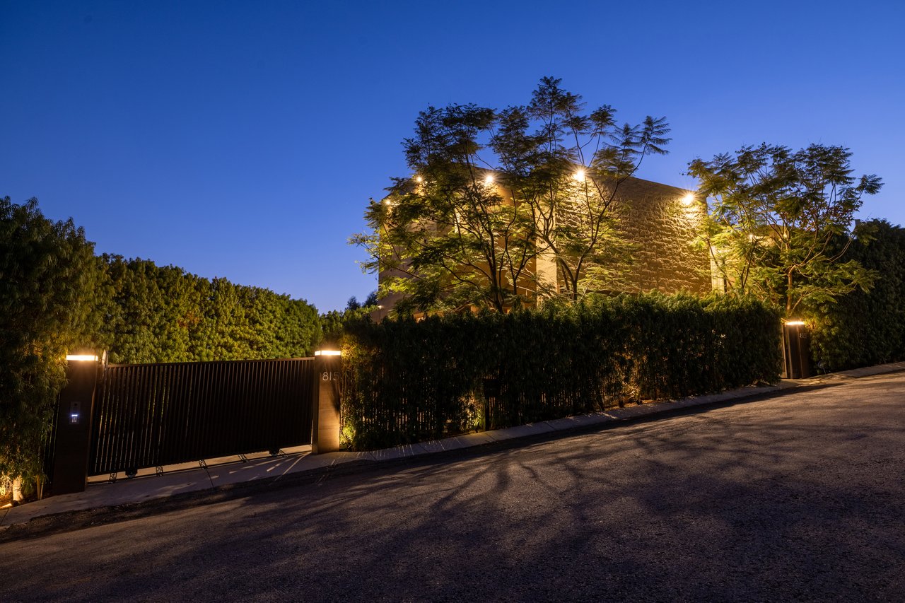 815 N Tigertail Rd, Brentwood