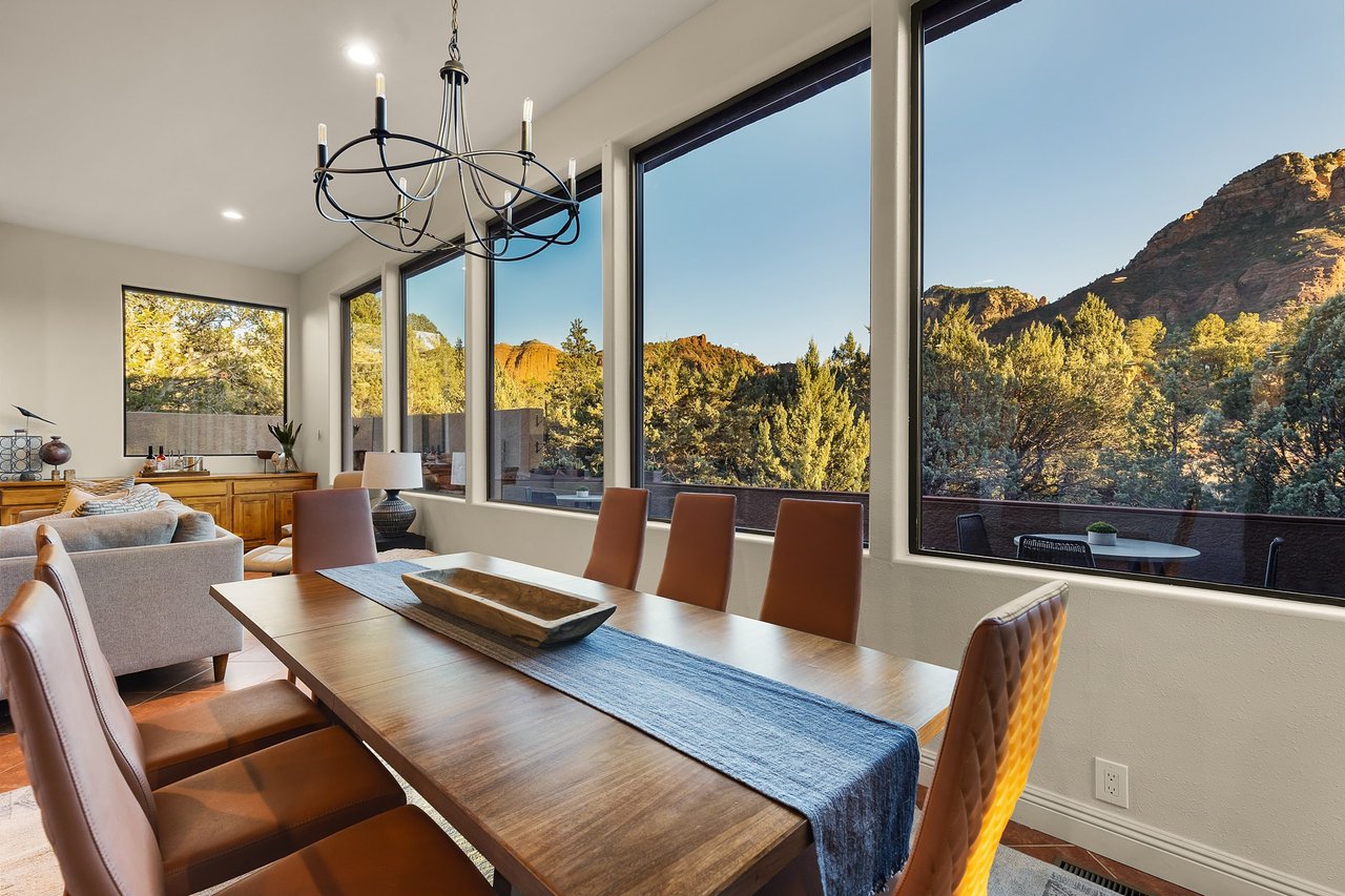 Splendor-Close to town, Huge Spa/Game Rm/Free Pets!