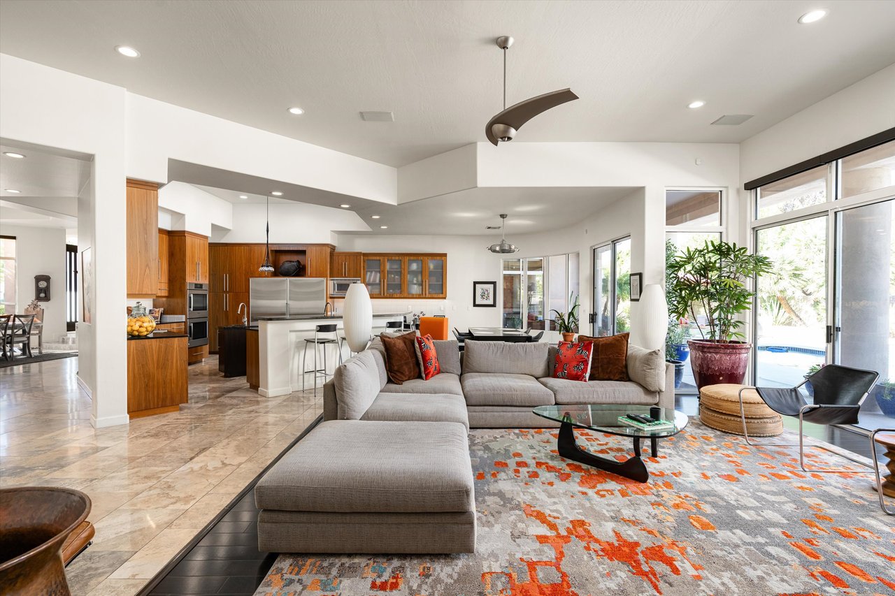 7124 E FOOTHILL Drive