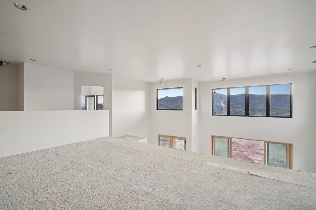 10646 N Reflection Ridge