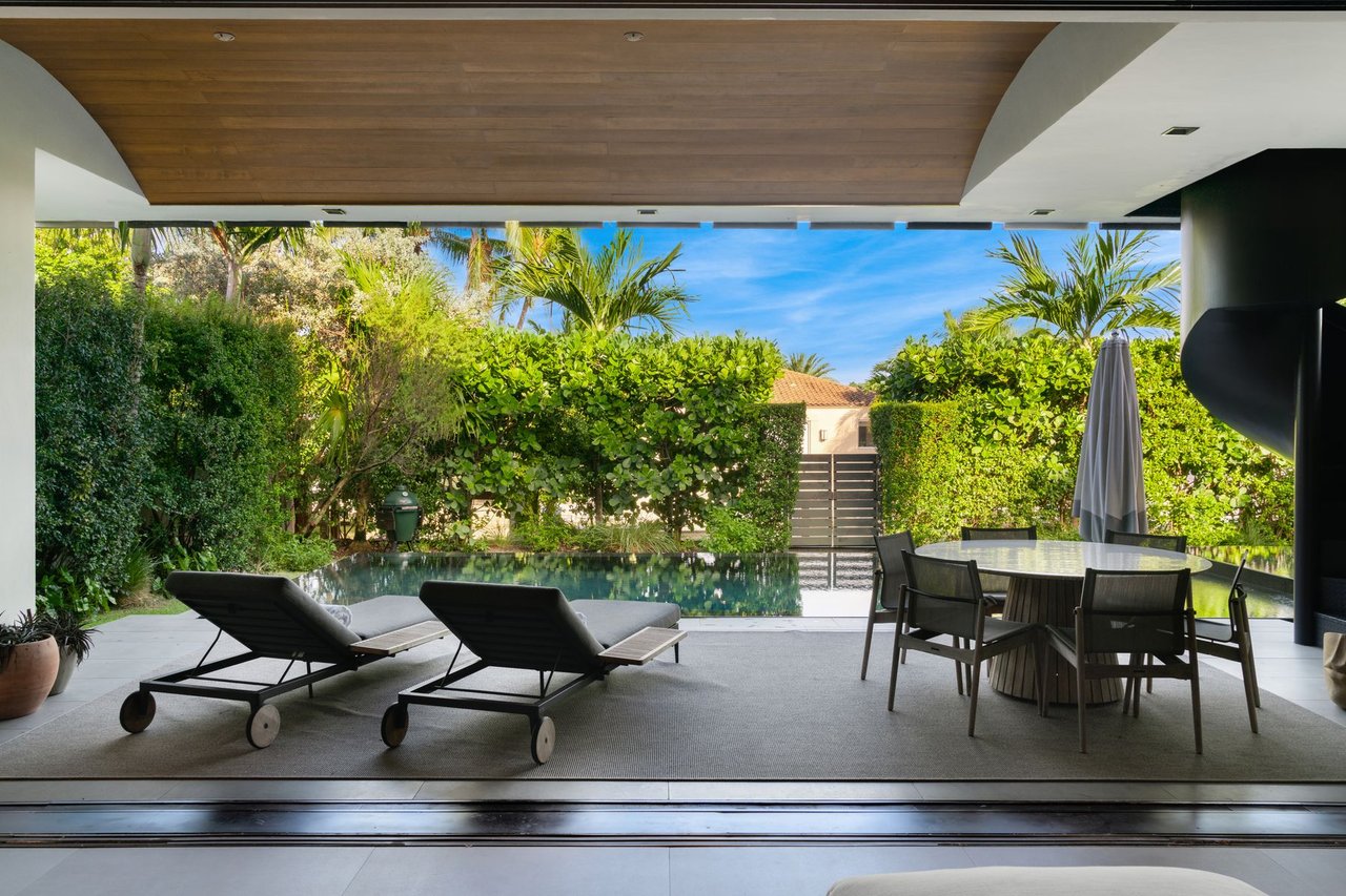 BISCAYNE POINT VILLA MOIRE