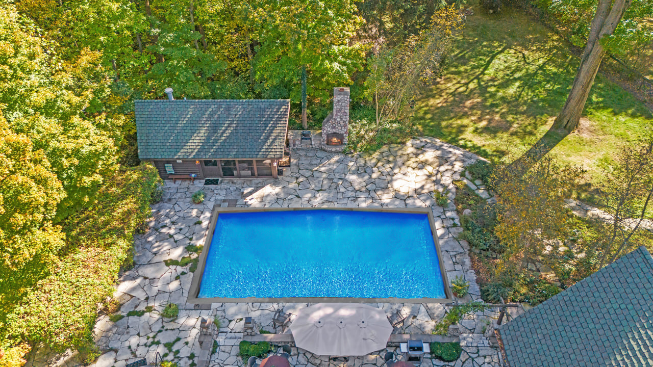 14657 Lakeshore Road