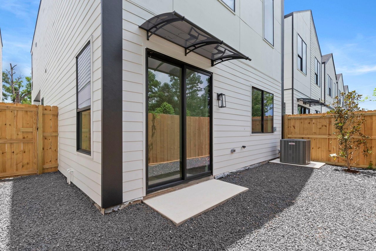 Private yard of Ocean Estates in Houston, TX