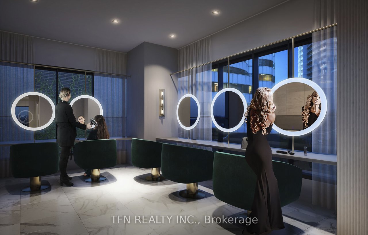 327 King Street W Unit: 3707