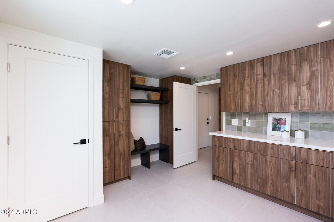 3016 N 84TH Place