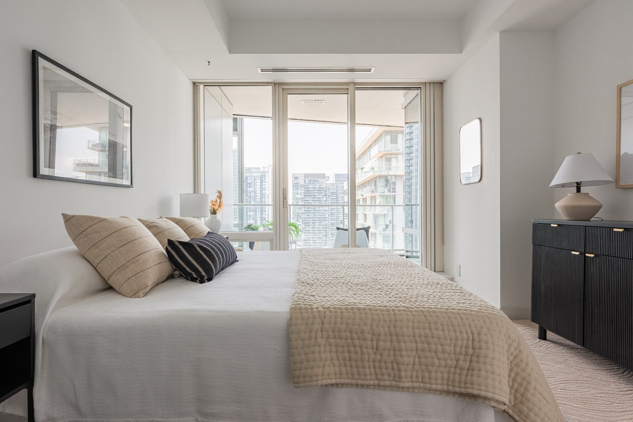 Suite 3203- 180 University Avenue