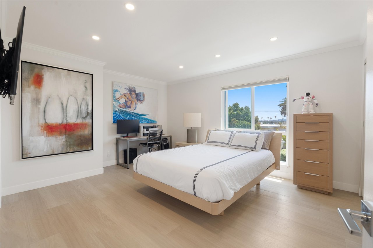 737 Pier Ave #1