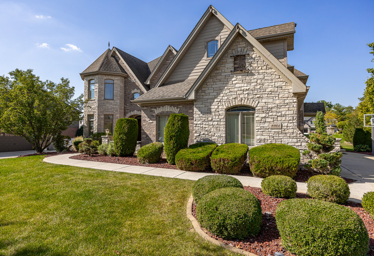 8964 Port Washington Dr, Frankfort