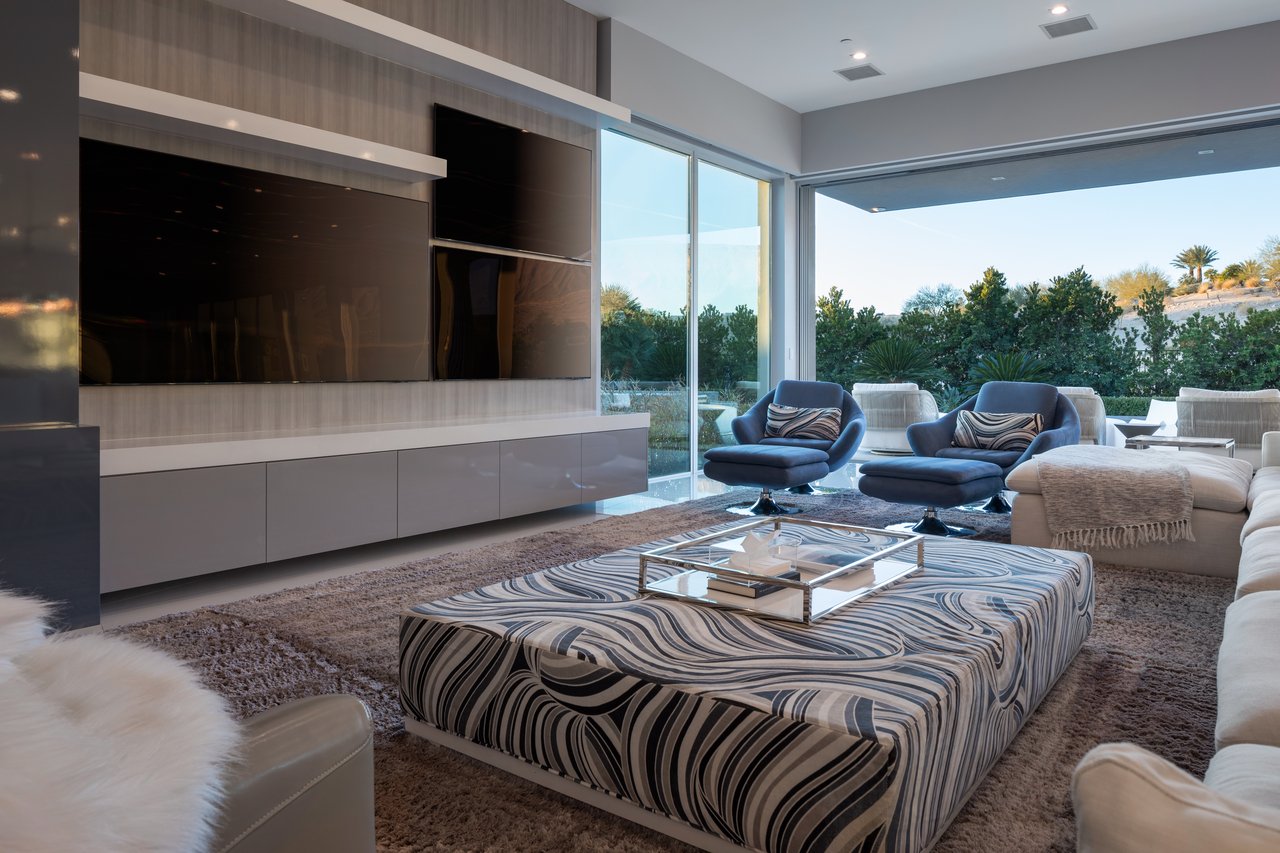 19 Flying Cloud Ln, Las Vegas, NV 89135