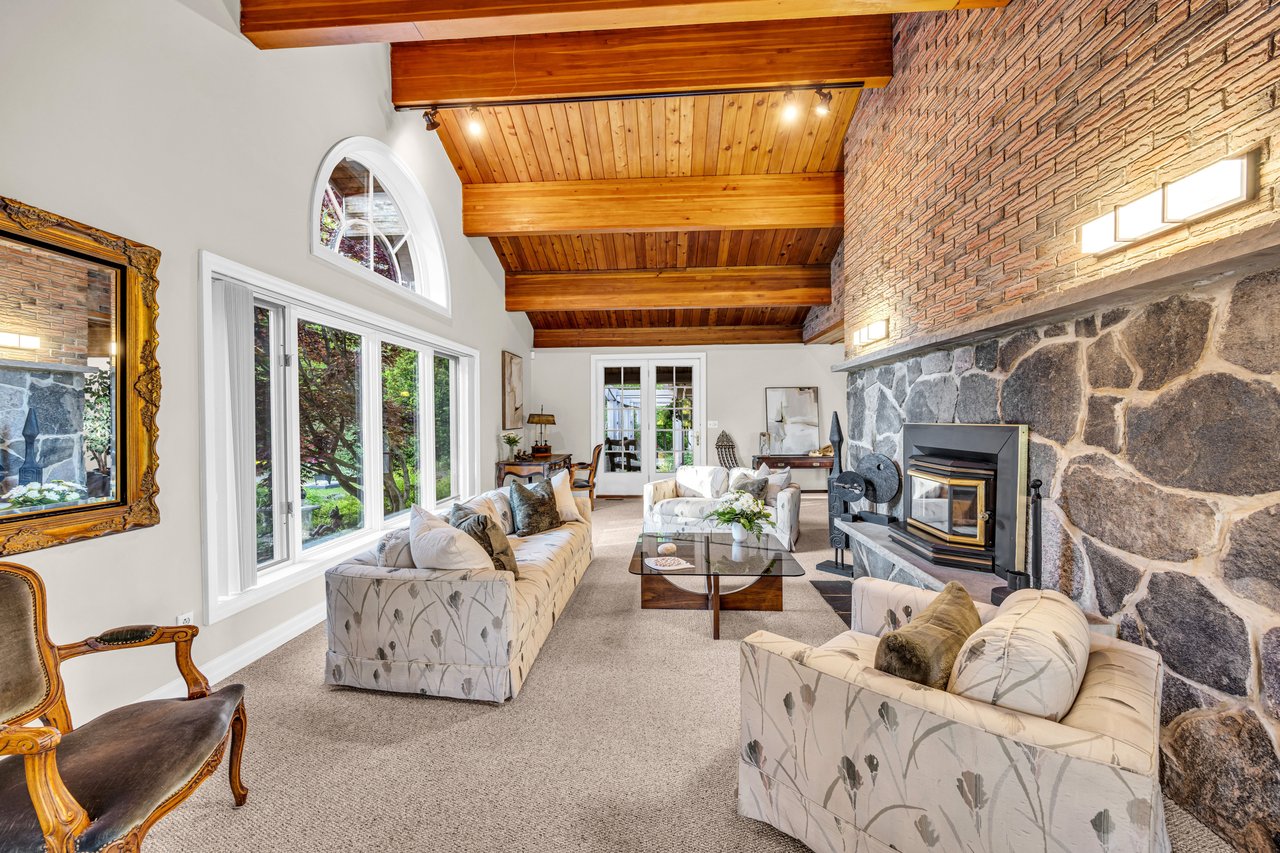 2360 8 Side Road, Burlington