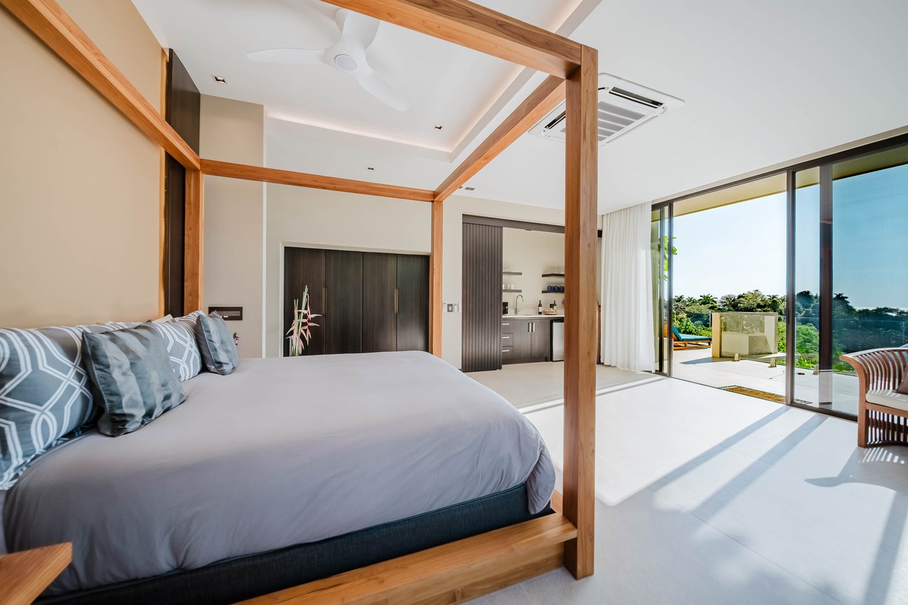 Casa Nola, Luxury Villa in Gated Community La Reserva