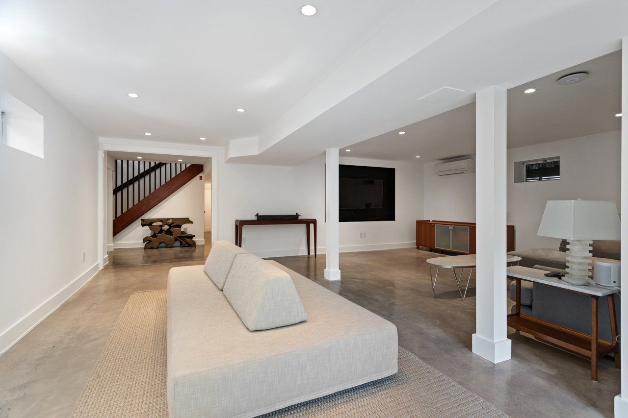 21 Black Spring Road