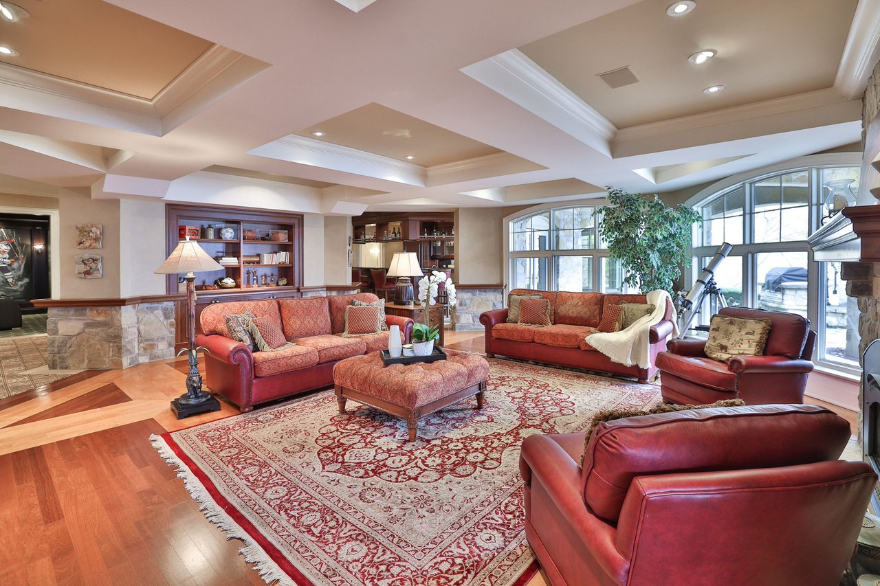 872 Whittier Cres