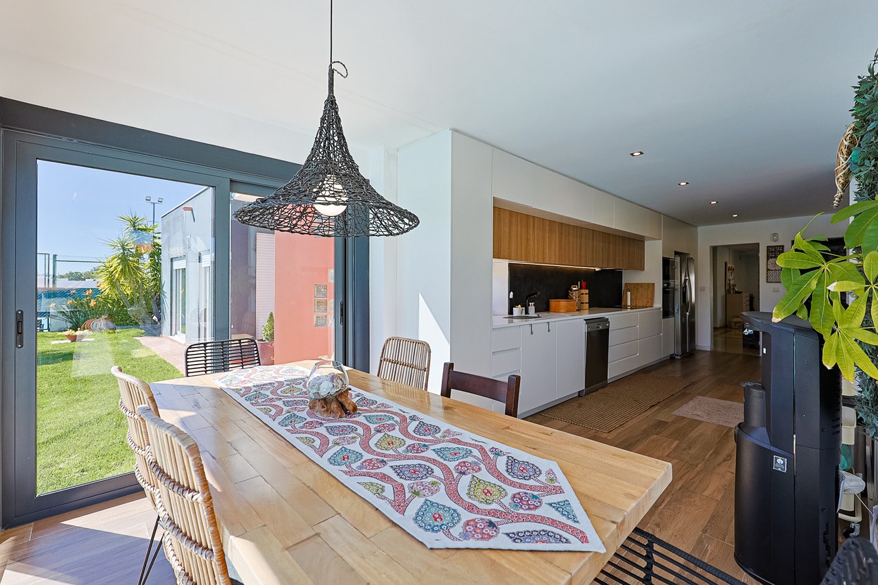 Exclusive 4,000 m² Estate in Azeitão with Tennis Court, Spa & Approved Development Project