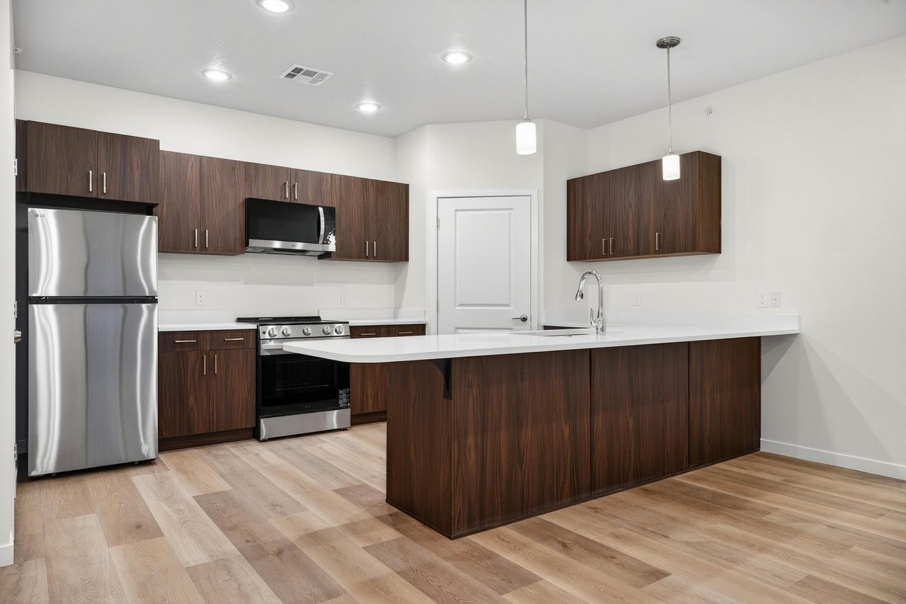 983 W State St A-104