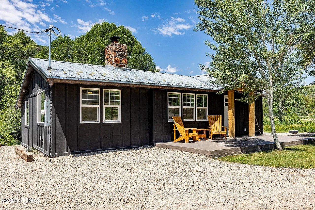 1250 Country Ln