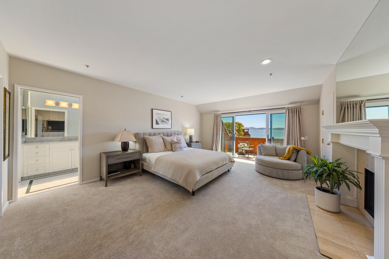 Luxury Condo with Sweeping Bay Views