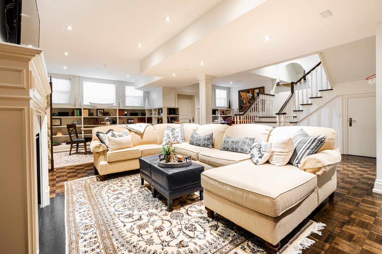 275 Glen Manor Dr E
