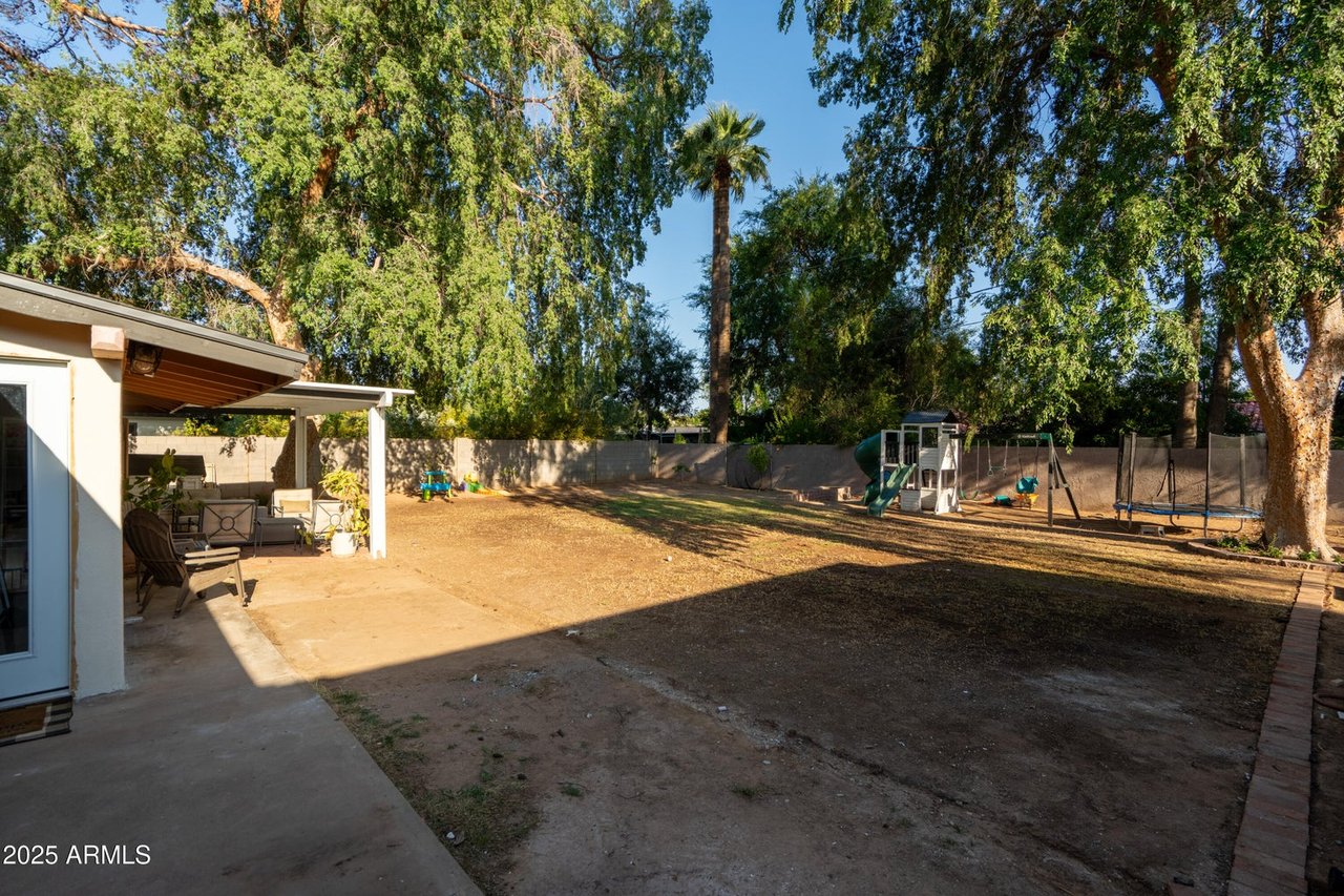 547 W Orangewood Ave