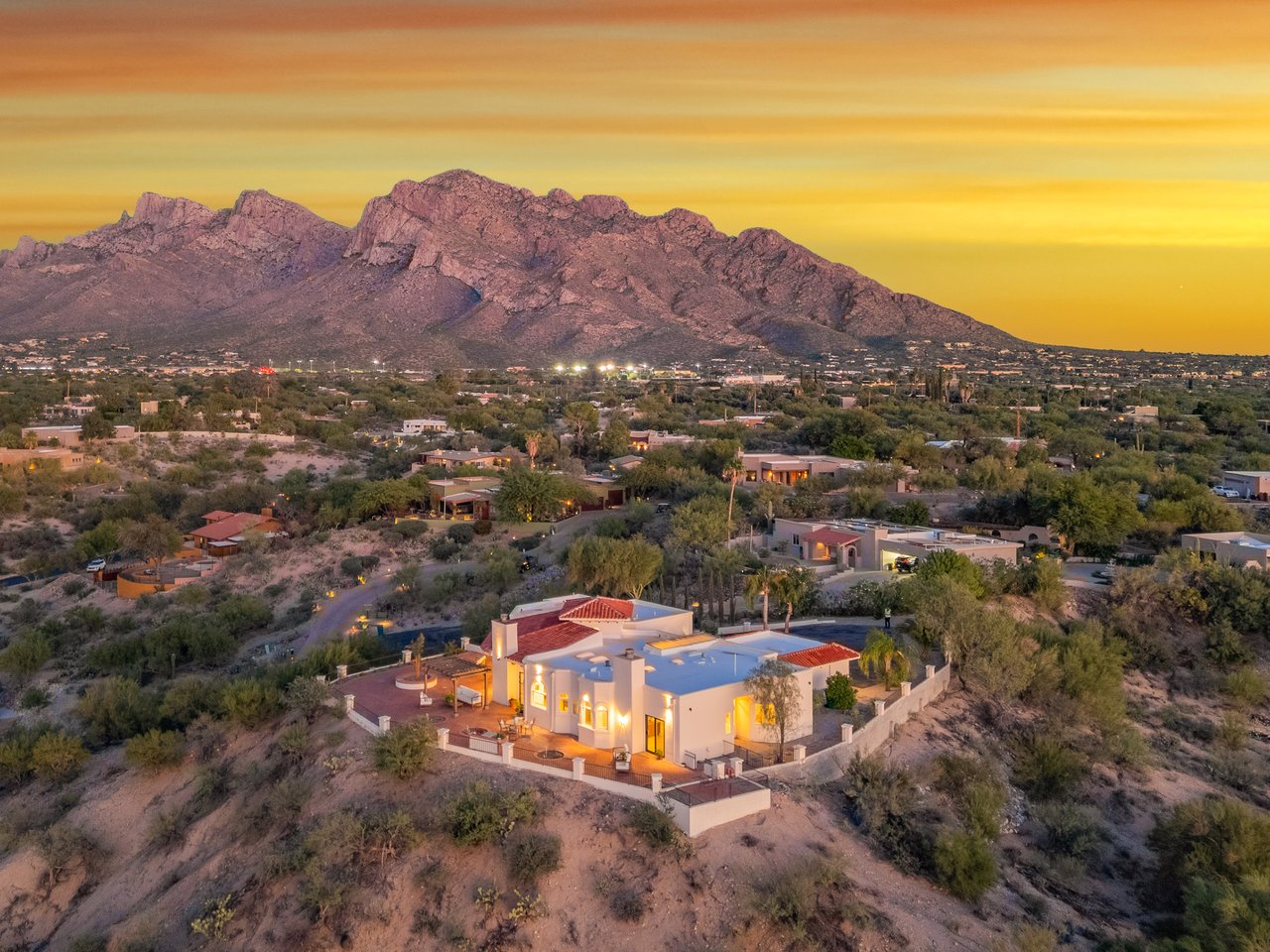 935 W Valle Del Oro Road
