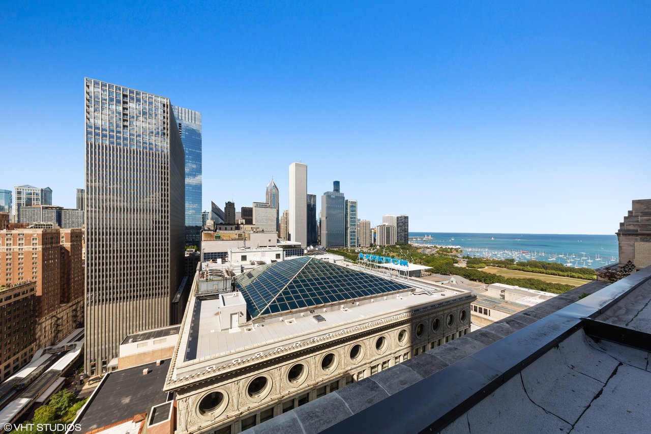 310 S Michigan Ave Unit 202