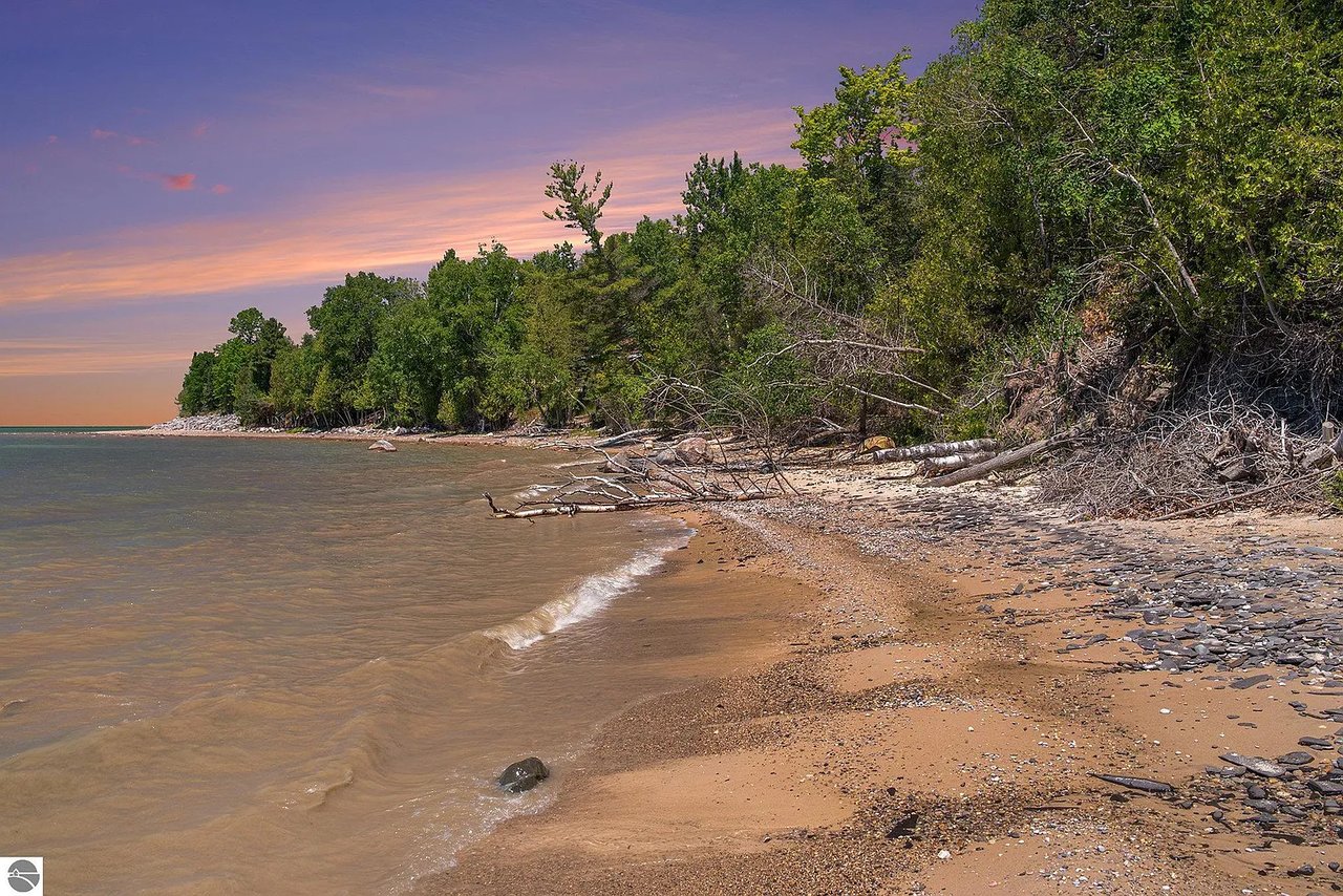 11167 Lakeshore Drive