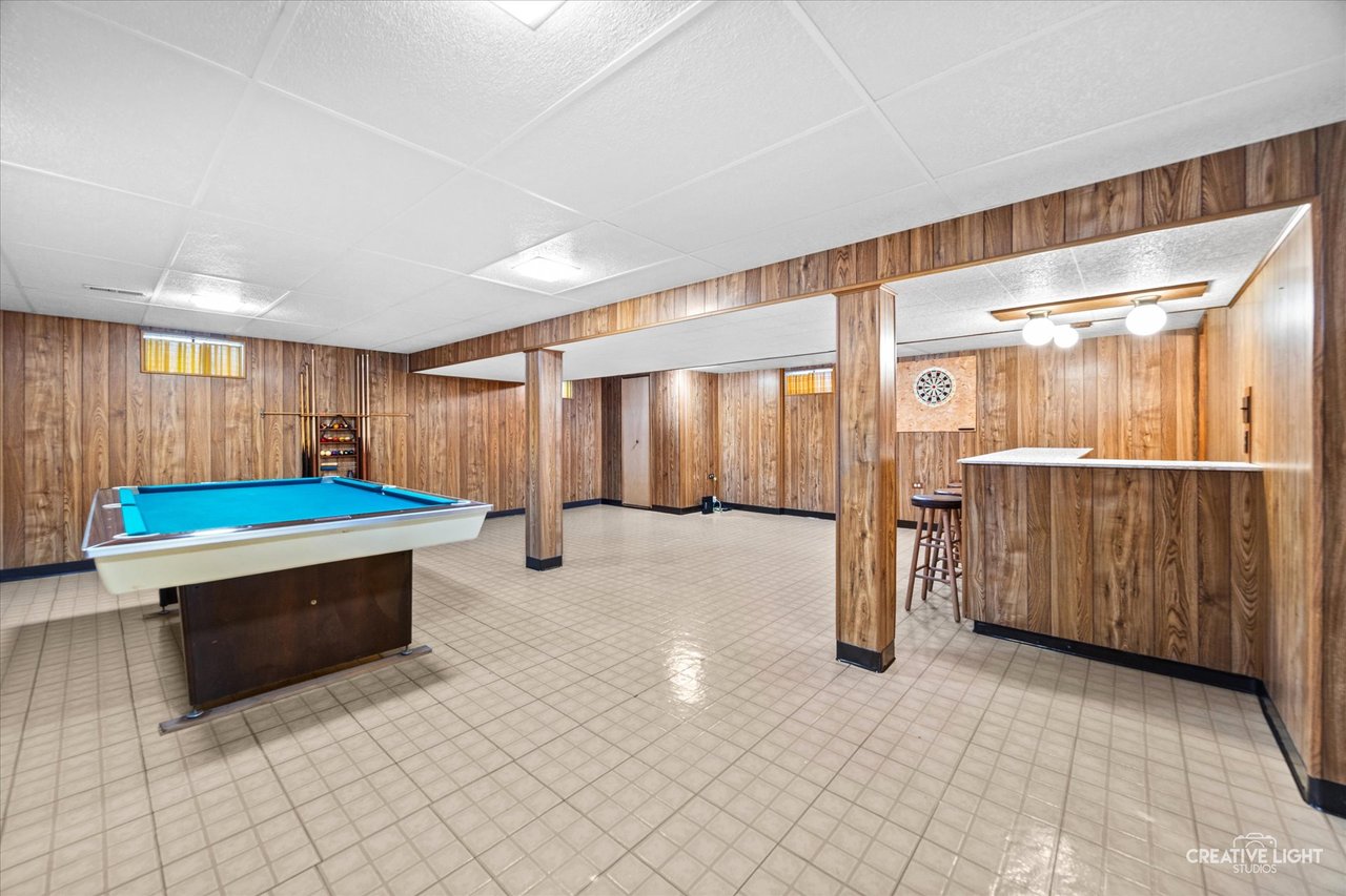 Inside an All-Brick Ranch Near Kemmerling Park in Roselle, IL
