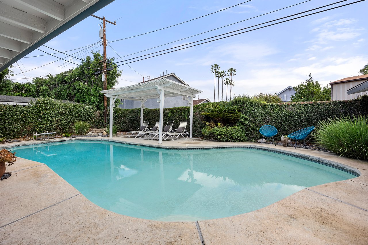 Tustin Cliff Home May For Sale