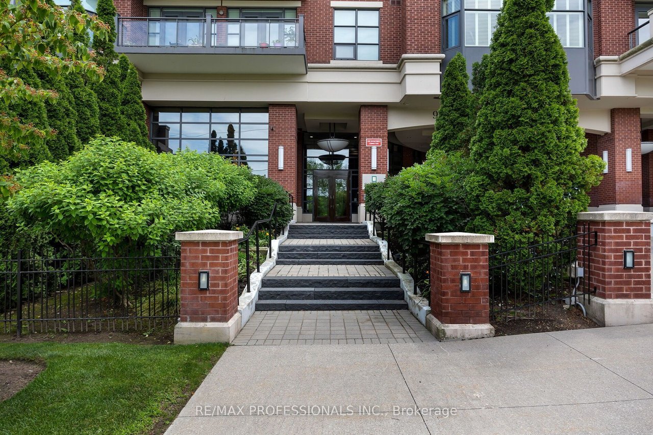 CONDO LIVING IN LUXURY 