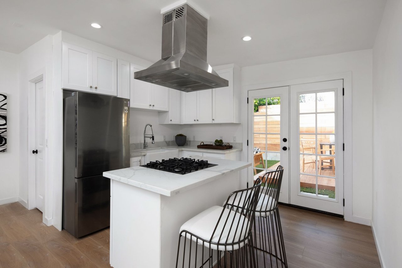 574 Mount Holyoke Ave