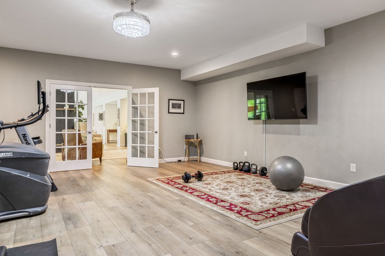 11 Lake Forest Court W