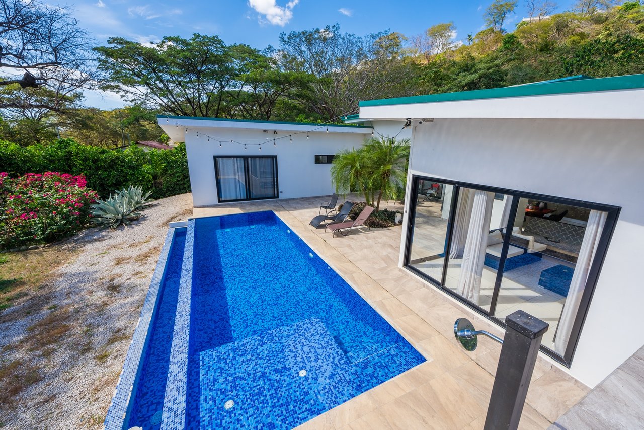 V-Stella Ju | House with Pool and Mixed-Use Land for Sale Near Finca Panamá, Costa Rica