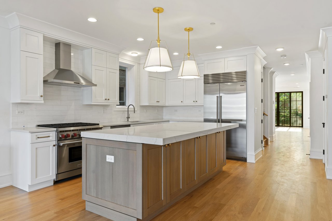1942 N. Orchard